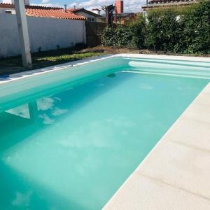 Casa en Villa Carlos Paz con Pileta , Quincho y Jardín a Pasos del Centro