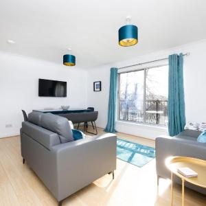 JOIVY Bright Flat Overlooking The Clyde