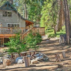 Game Room and Deck Oso Cozy Cabin in Arnold!