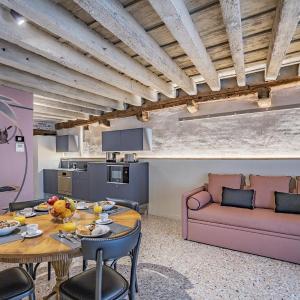 Corte Rubbi 5514 Canal View