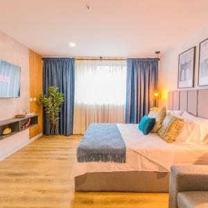 Luxury Suite in El Poblado Co-Work, Gym, Fast WiFi