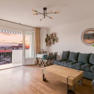 Top floor apartment - 2 chambres, Free Wifi & Parking & Sunset by ImmoConciergerie