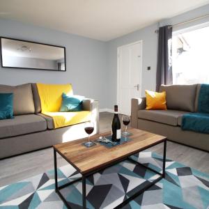 CHANDOS - Spacious Home, High Speed Wi-Fi, Free Parking, Garden