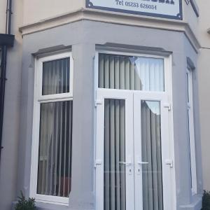 PONDEROSA B&B with free onsite parking and breakfast included