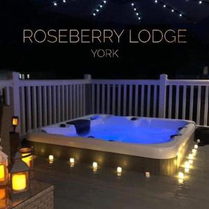 Roseberry Lodge with Hot Tub