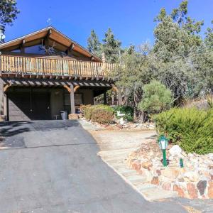 Above it All Retreat Cottage at Big Bear Lake