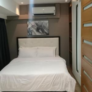 A2J Luxury BGC 2BR Loft Near Malls, Burgos Circle