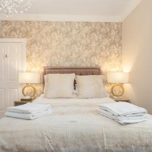 Sunderland Self Catering 2 - Violet Cottage Free Parking