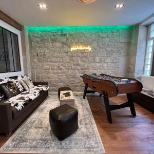 GOOD VIBES Luxurious Loft in Paris 11th, with AC & table football