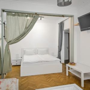 Floral Studio Retreat in Sofia City Center by Flat Mаnager
