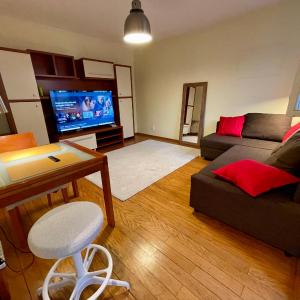 New HALA WiFi 70’TV Netflix HBO Max AppletTV+