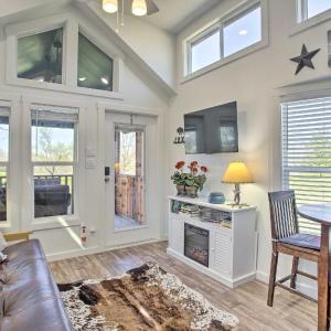 4 Mi to Downtown McKinney Tiny Home with Fire Pit