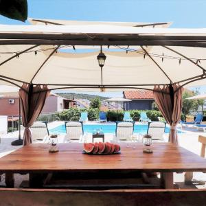 Villa Mendula Trogir - Luxury villa by the beach - heated pool - lush green garden