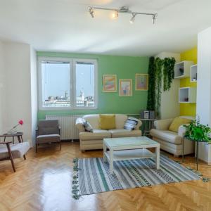 Green paradise square apartment