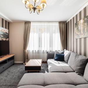 City Centre Luxury Apartment by BookingHost