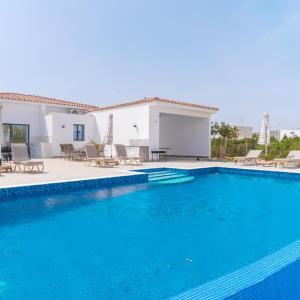 Aretousa Dyo by Prestige Bookings