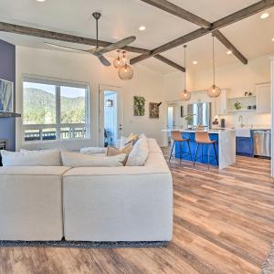 Mtn Views and Gas Fire Pit Luxe Pine Escape!