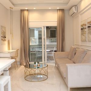 Adri & Marg luxury living