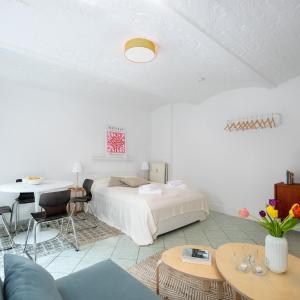 City Hideaway with Terrace