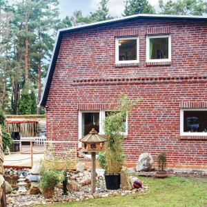 4 Bedroom Gorgeous Home In Berlin