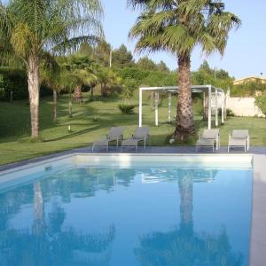 appartamento in moderna villa con piscina