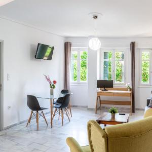 Sunny apartment on the 2nd floor in bohemian Psiri in Athens' historic center-In Vivo Apartments