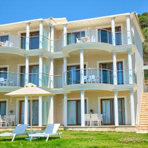 Armikes Beachfront Suites Afionas