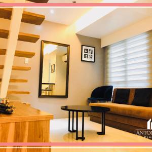 Classy Smart Designed 2BR Loft Unit FREE WIFI & NETFLIX at Fort Victoria BGC
