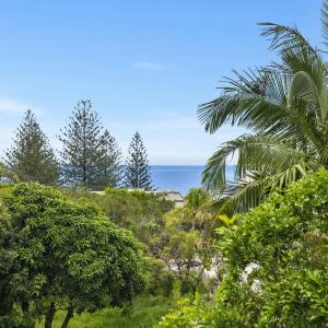 Duke St Convenience at your doorstep Beach living in the heart of the village close to cafes Ocean glimpse