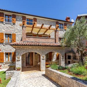 Nice Home In Medulin With Wifi