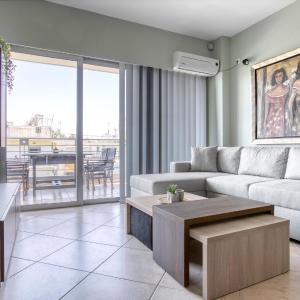 Sunny & cosy apt with balcony in Peristeri!