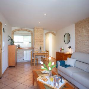 SingularStays Valero