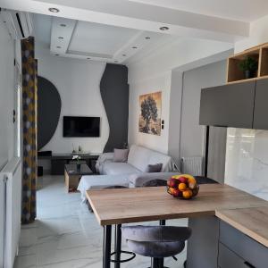 Jenny's Dream Home -Acropolis Lux 2 Bedroom Apt, with Hot Tub, free Netflix, fast Wifi