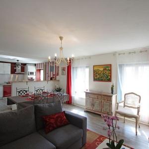 Appartement Confortable à Remiremont, Proche Centre et Commerces, Garage et Wifi Inclus - FR-1-589-132