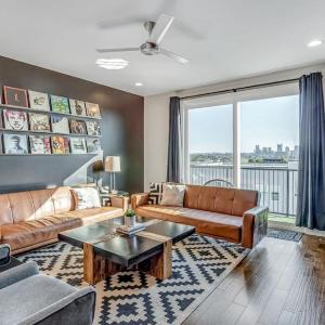 Big NEW and Modern with Skyline View Mural and Ping Pong