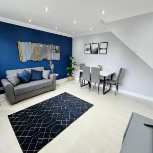 Modern Home, Close to the City Centre with Parking