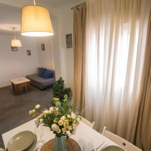 Holidays2Malaga Alta City center Renovated 2 bedrooms apartment WiFi