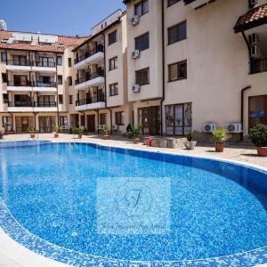 Four seasons apartment - Oasis beach resort