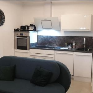 Apartment mit schöner, moderner Einrichtung