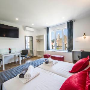 Split Central Luxury Studios