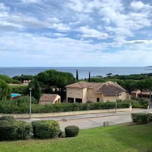 Lumineux studio vue mer