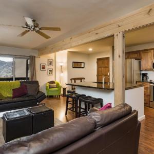 East Rim Unit C11