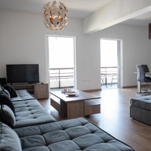 Renovated apartment 5min from subway station 'Attiki'