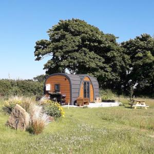 Hornbeam Eco Cabin - Sleeps 2 - Valley View