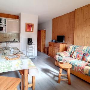 Studio lumineux avec accès direct aux pistes et balcon - FR-1-344-917