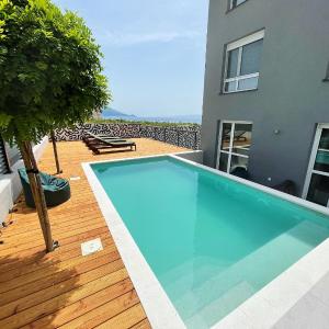 Cozy seaside apartment with private pool & terrace