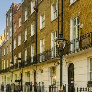 spacious Knightsbridge flat