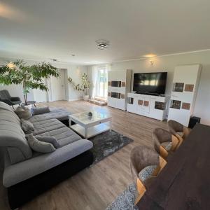 Bungalow 4 Schlafzimmer 8 Personen Parkplatz Grundstück Garten