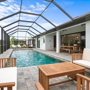 SW FL Oasis - 4bdr - 3bth - POOL - Game Room - Sleeps 10 or more