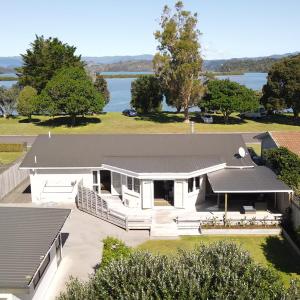 The Great Escape, Luxury Waterfront, HotTub